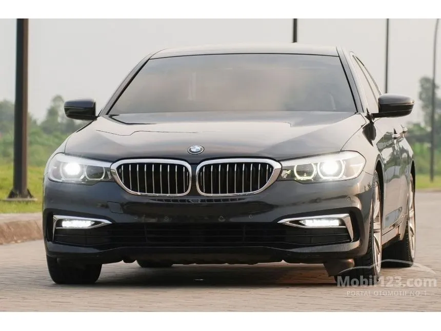 2018 BMW 520i Luxury Sedan