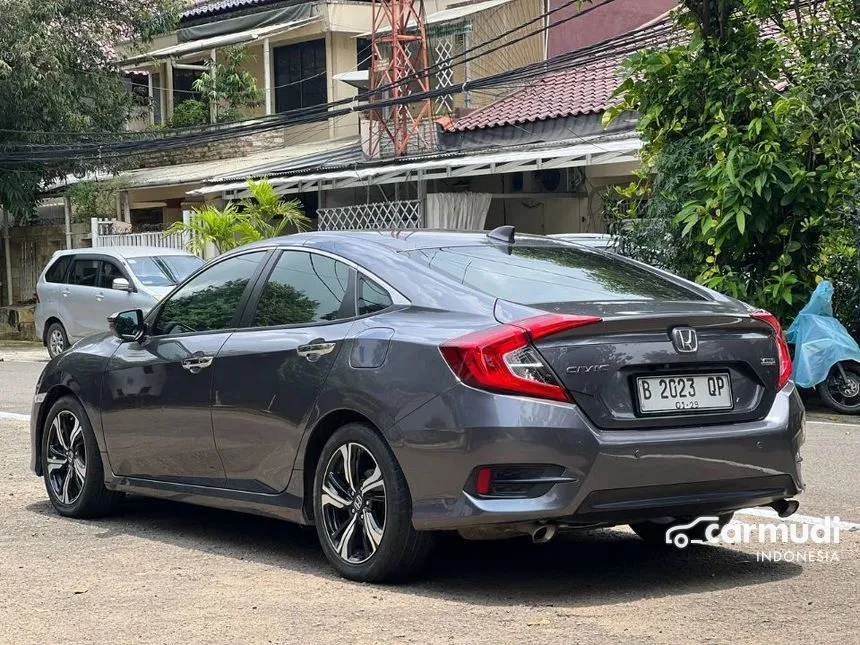 2016 Honda Civic ES Sedan
