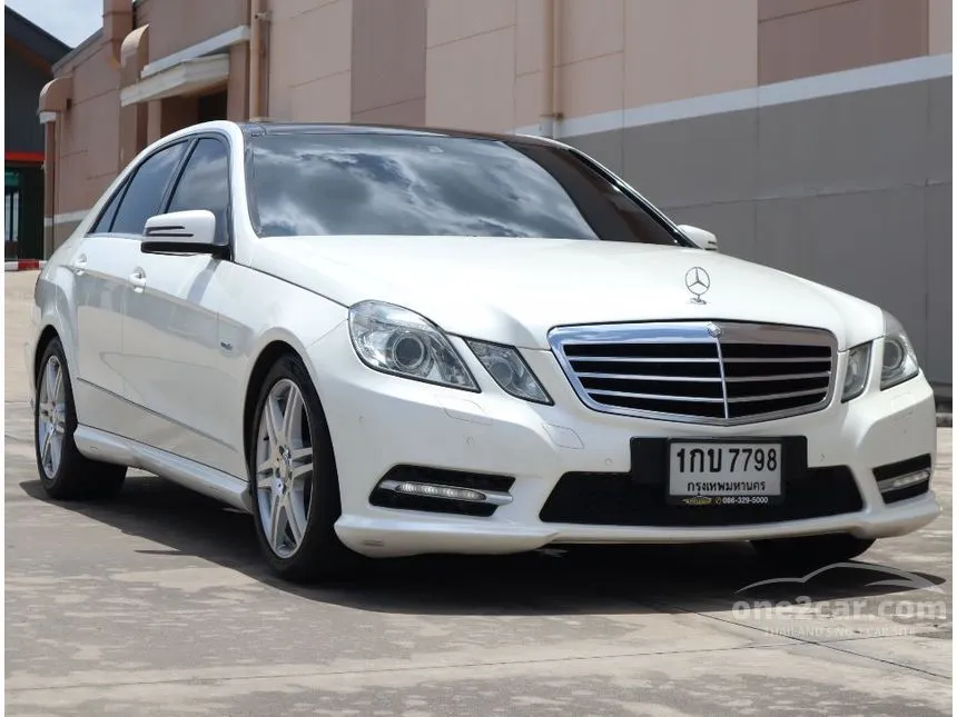 2012 Mercedes-Benz E200 Elegance CGI BlueEFFICIENCY Sedan