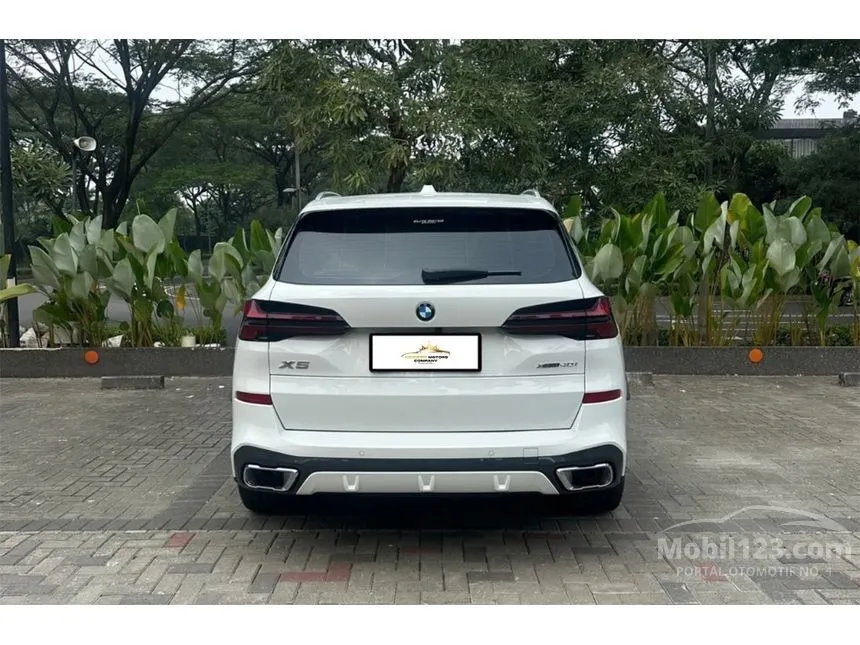 2025 BMW X5 xDrive40i M Sport SUV