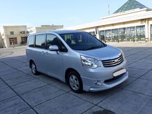2013 Toyota NAV1 2.0 Luxury V MPV dp25