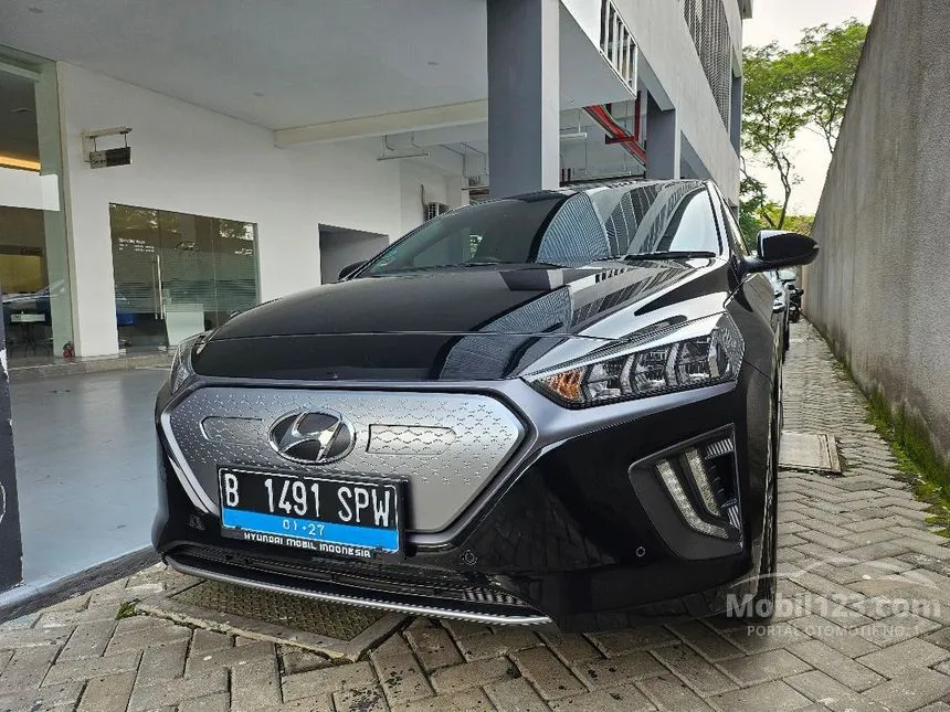 Jual Mobil Hyundai IONIQ 2021 Electric Signature di DKI Jakarta Automatic Fastback Hitam Rp 405.000.000