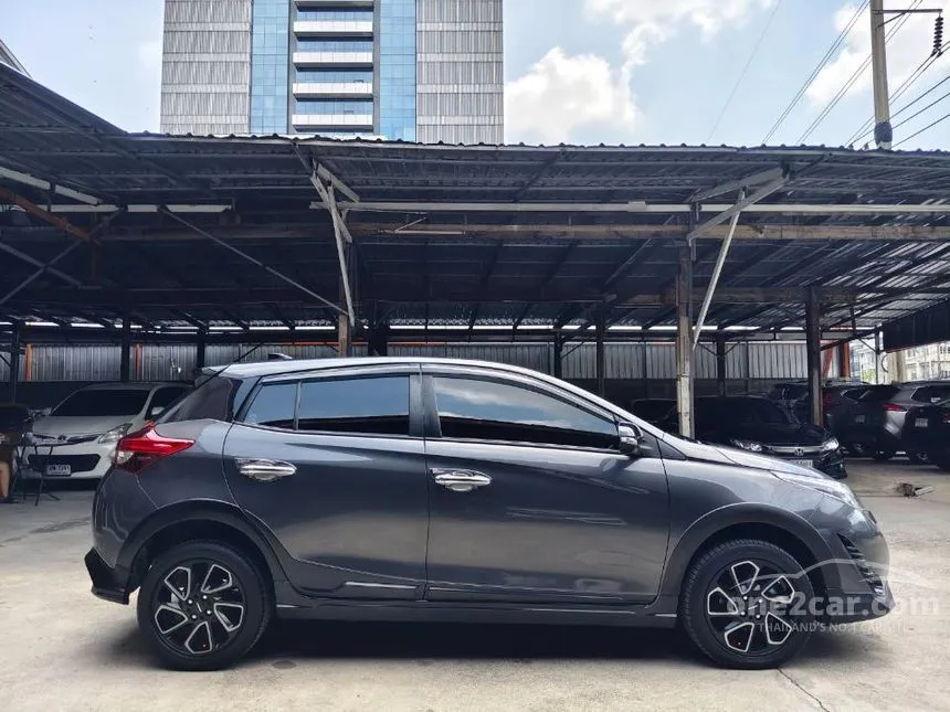2019 Toyota YARIS High Cross Hatchback