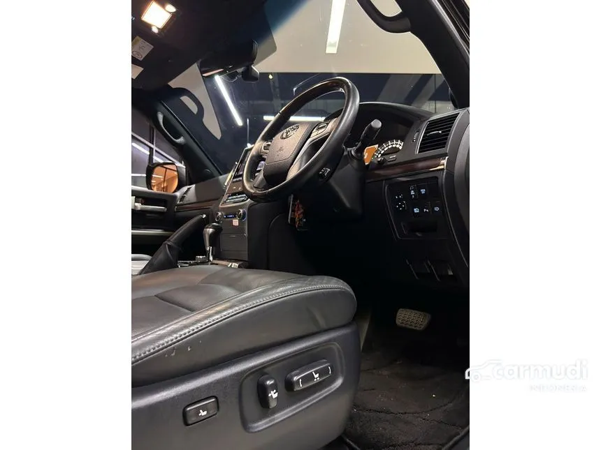 2020 Toyota Land Cruiser 200 VX-R SUV