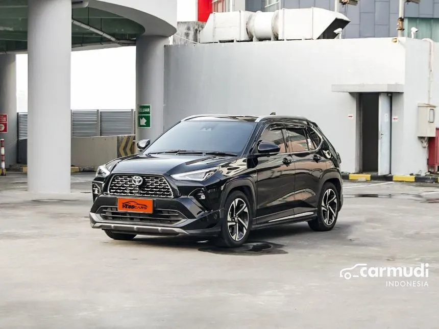 2024 Toyota Yaris Cross S HV (2 Tone) with GR Parts Aero Pkg (Prem clr) SUV