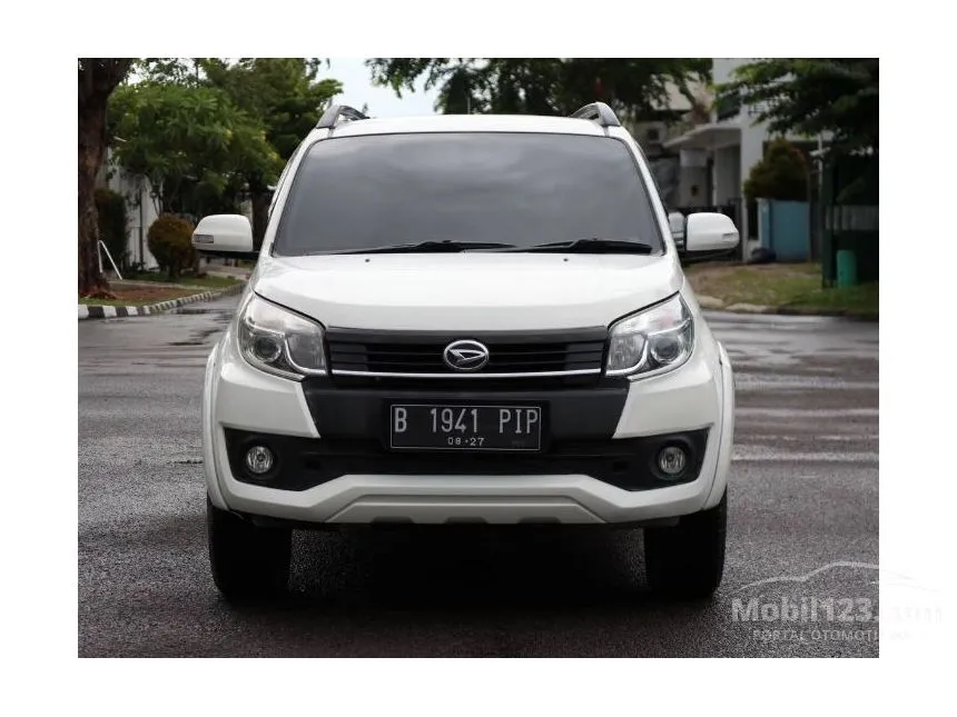 Jual Mobil Daihatsu Terios 2017 R 1.5 di Banten Automatic SUV Putih Rp 158.000.000