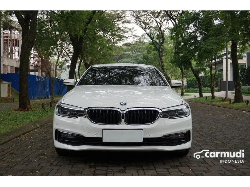 2018 BMW 520i Luxury Sedan