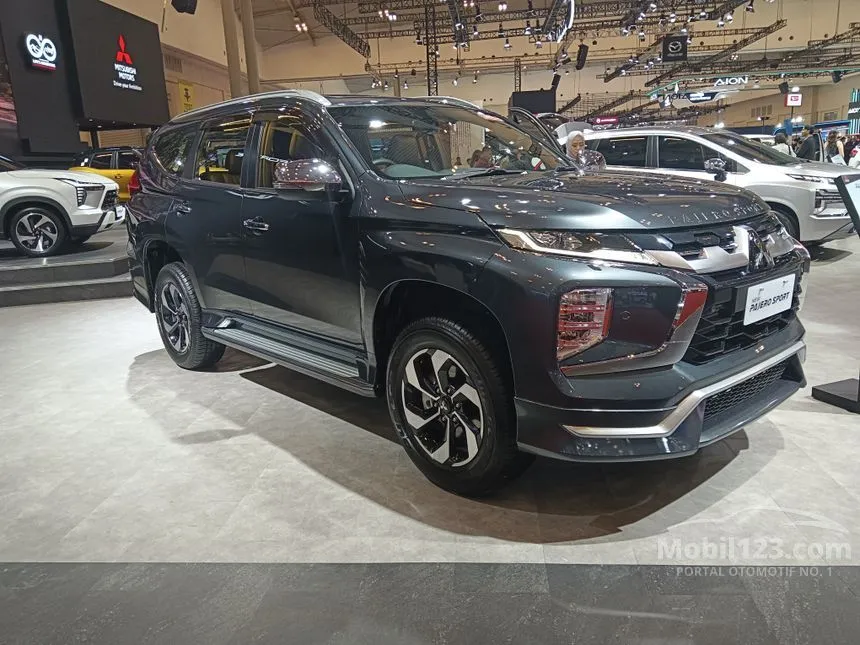 Jual Mobil Mitsubishi Pajero Sport 2024 Dakar 2.4 di Jawa Barat Automatic SUV Abu