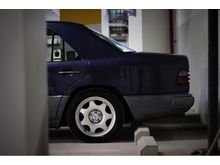 1995 Mercedes-Benz 220E 2.2 2.2 Automatic Sedan