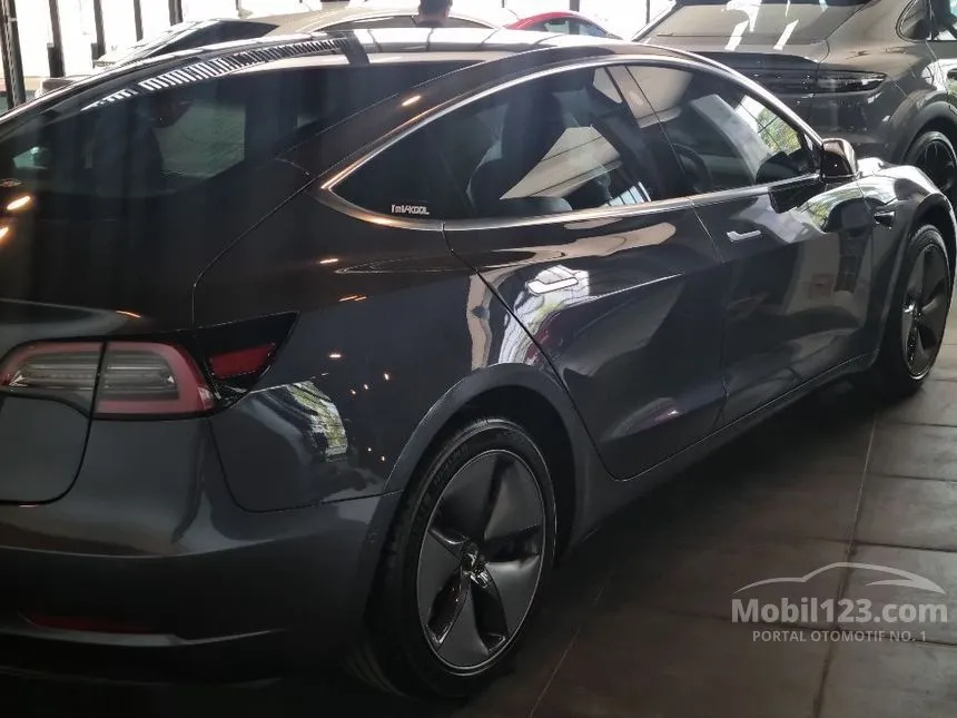 2020 Tesla Model 3 Standard Range Sedan