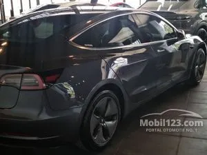 2020 Tesla Model 3 Standard Range Sedan