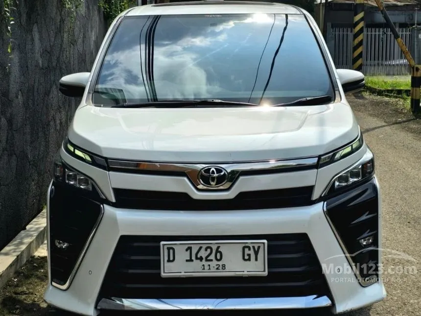 Jual Mobil Toyota Voxy 2018 2.0 di Jawa Barat Automatic Wagon Putih Rp 365.000.000