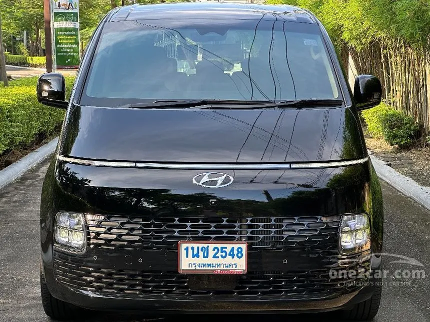 2023 Hyundai Staria SEL Van