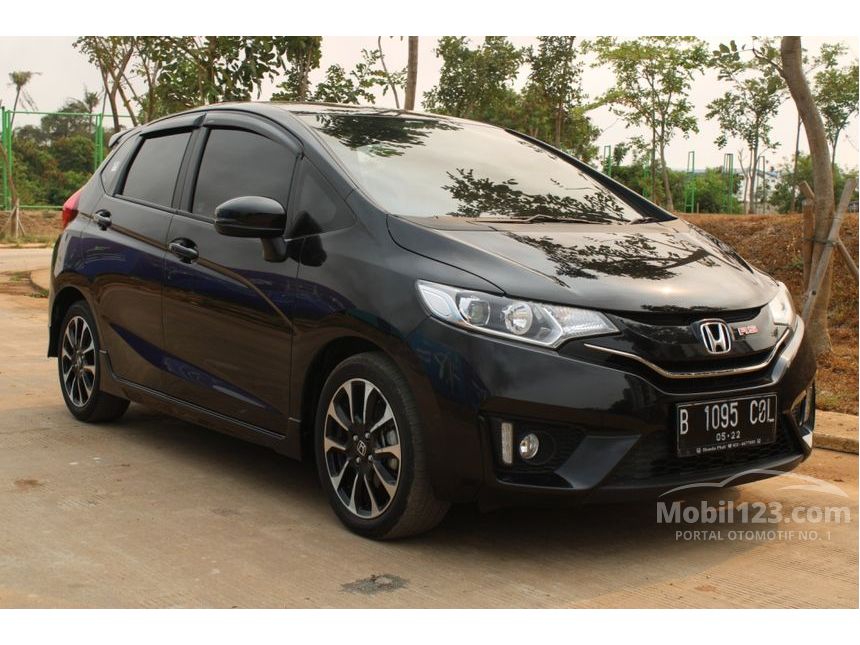 mobil honda jazz hitam