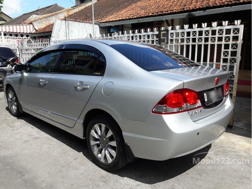 Jual Mobil Honda Civic 2011 1.8 di Jawa Barat Automatic Sedan Silver Rp