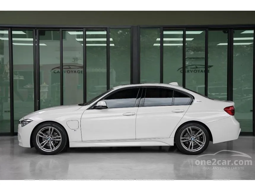 2019 BMW 330e Sport Sedan