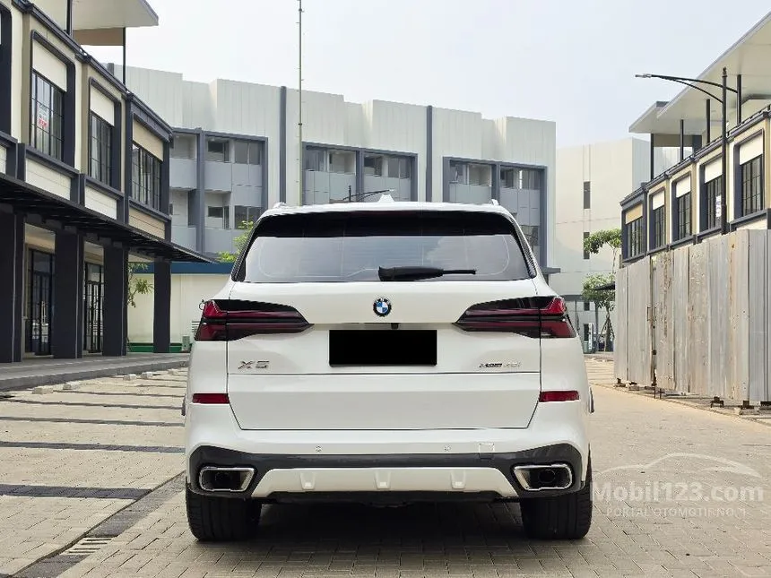 2025 BMW X5 xDrive40i M Sport SUV