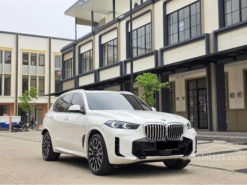 2025 BMW X5 xDrive40i M Sport SUV