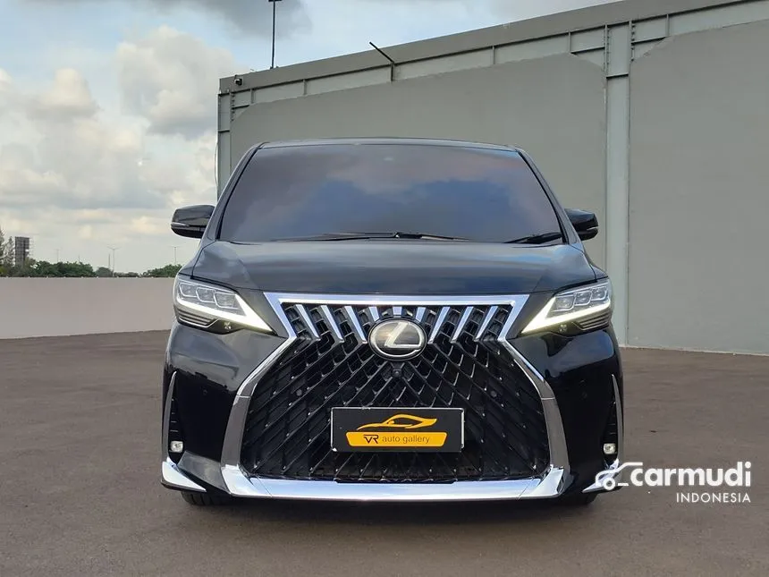 2022 Lexus LM350 Van Wagon