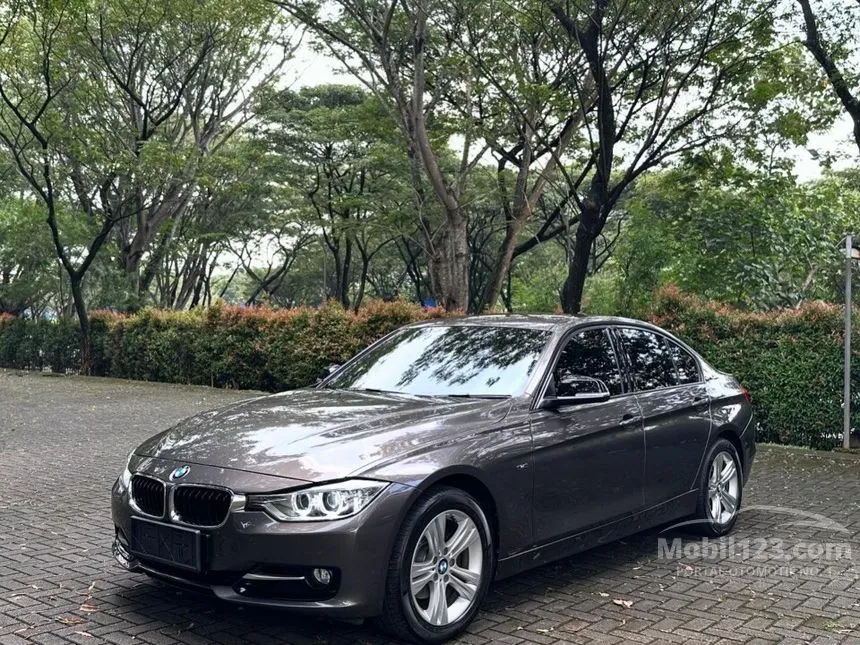 Jual Mobil BMW 320i 2015 Sport 2.0 di DKI Jakarta Automatic Sedan Coklat Rp 303.000.000