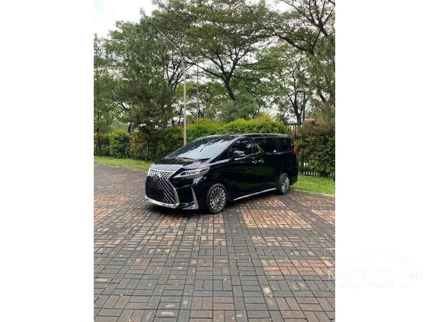 2021 Lexus LM350 Van Wagon