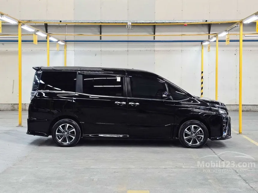 2021 Toyota Voxy MPV