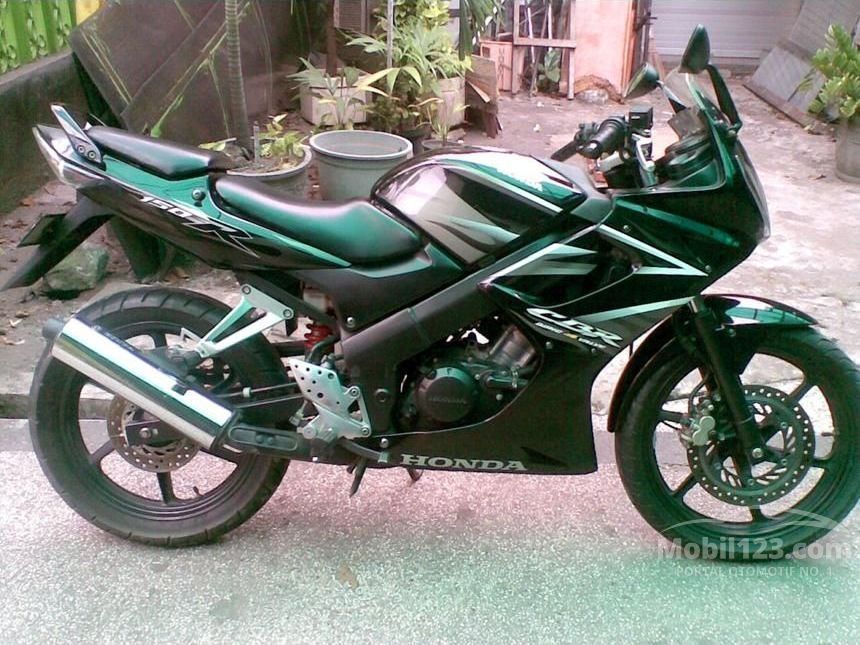 Jual Motor Honda CBR 2015 150R di Jawa Timur Manual Hitam Rp