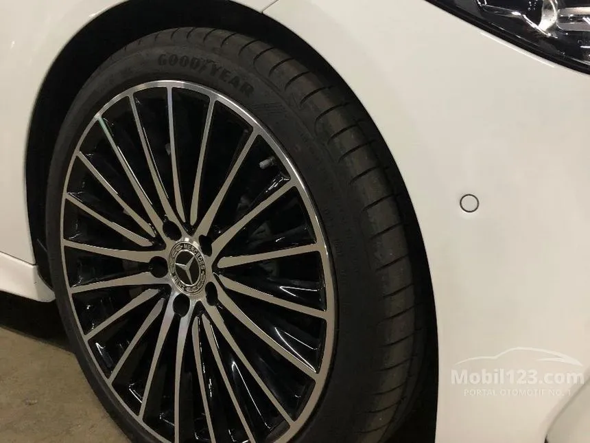 2025 Mercedes-Benz C300 AMG Line Sedan