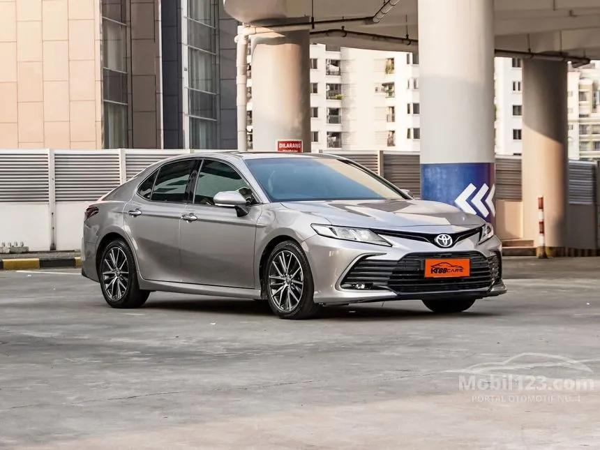 2022 Toyota Camry V Sedan