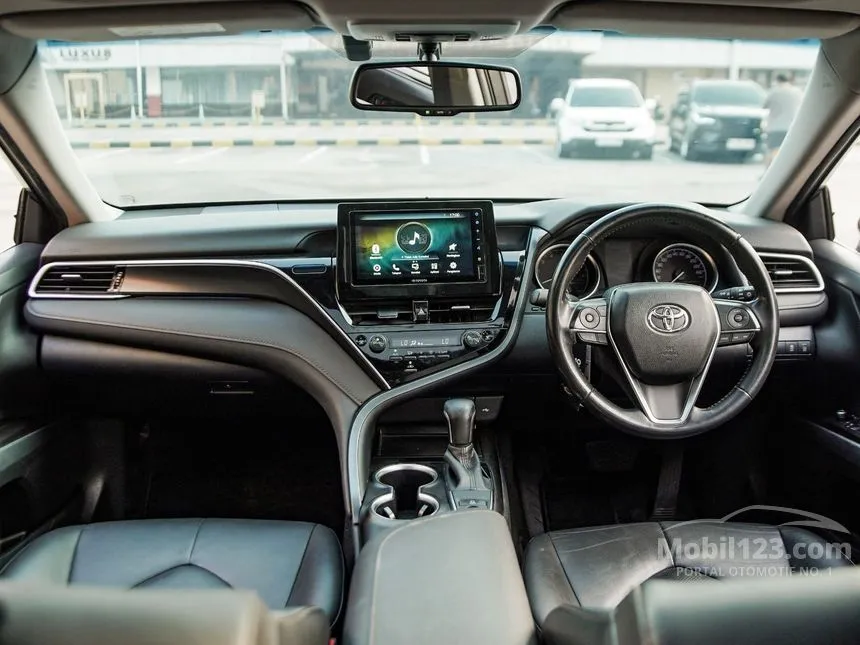 2022 Toyota Camry V Sedan