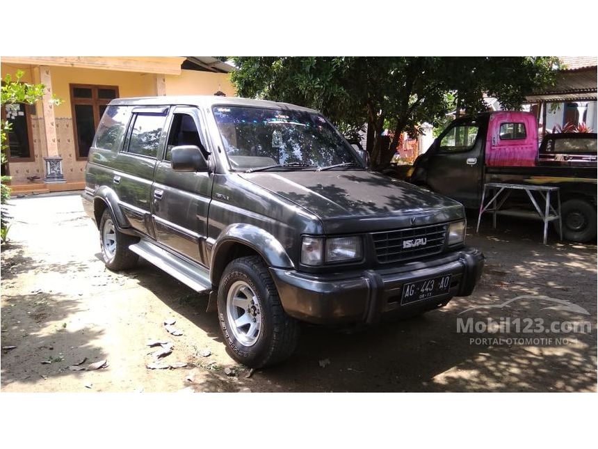 Jual Mobil  Isuzu  Panther  1997 2 5 di Jawa Timur Manual MPV 