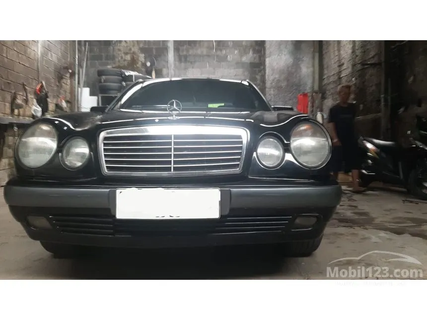 1997 Mercedes-Benz E230 Sedan