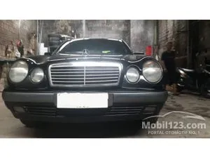 1997 Mercedes-Benz E230 2.3 Sedan