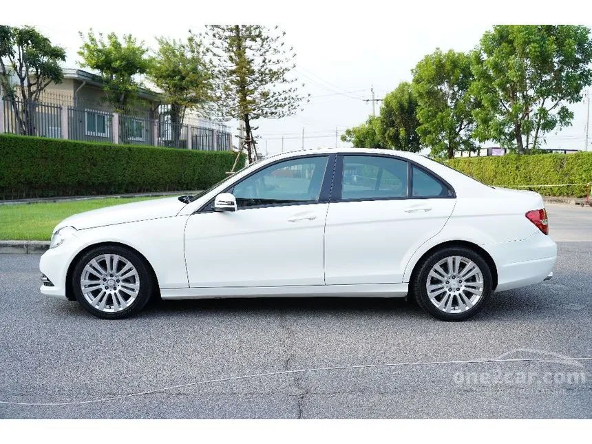 2014 Mercedes-Benz C200 CGI BlueEFFICIENCY Sedan