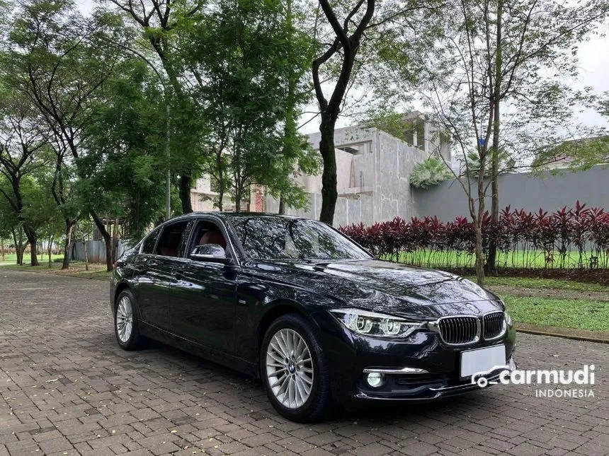 2018 BMW 320i Luxury Sedan