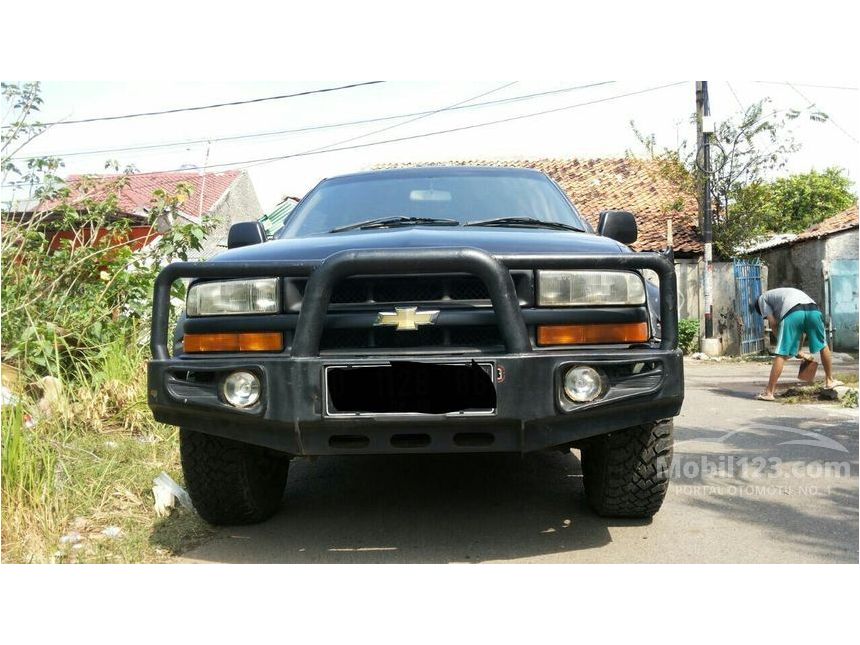 Jual Mobil  Chevrolet  Blazer 2001 2 2 Manual 2 2 di Jawa 