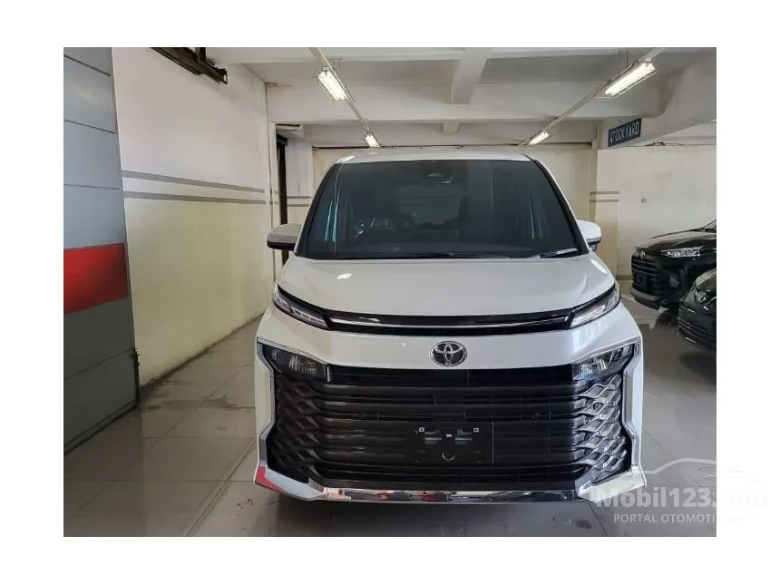 Jual Mobil Toyota Voxy 2023 2.0 di Jawa Barat Automatic Van Wagon Putih Rp 598.000.000