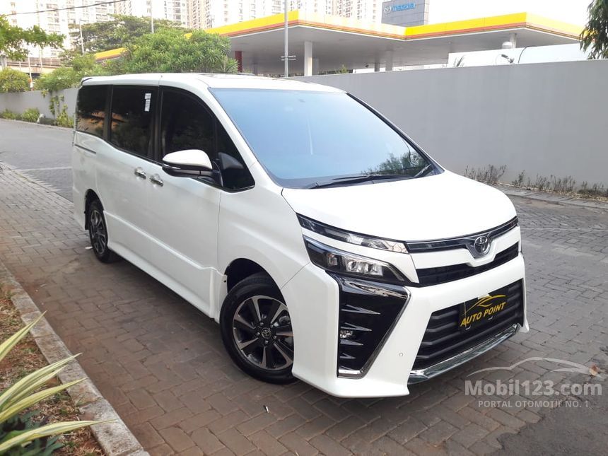 Toyota voxy 2019 фото