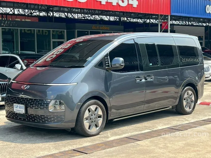 2021 Hyundai Staria SEL Van