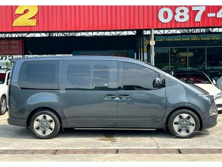 2021 Hyundai Staria SEL Van