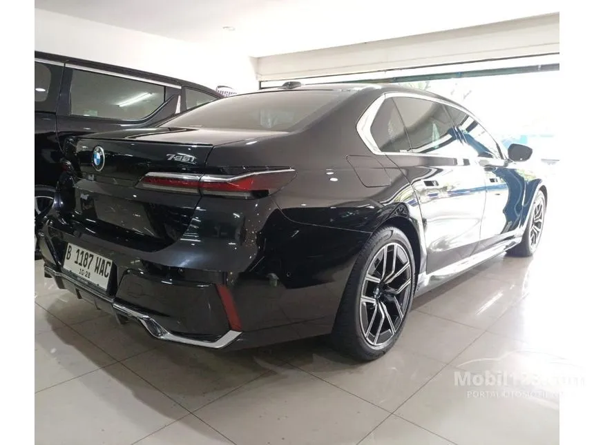 2023 BMW 735i M Sport Sedan