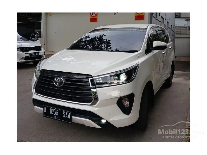 Jual Mobil Toyota Kijang Innova 2022 V 2.4 di Jawa Barat Automatic MPV Putih Rp 475.000.000