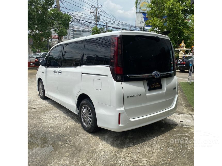 Toyota esquire 2015
