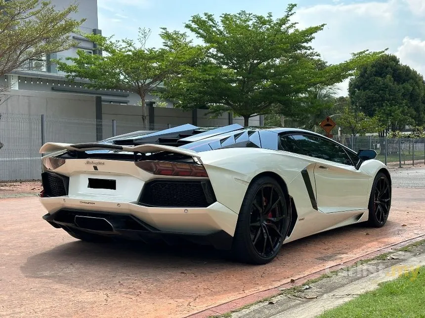 2015 Lamborghini Aventador LP700-4 Pirelli Coupe