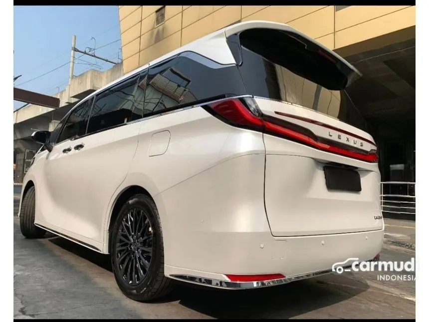 2024 Lexus LM350h Van Wagon