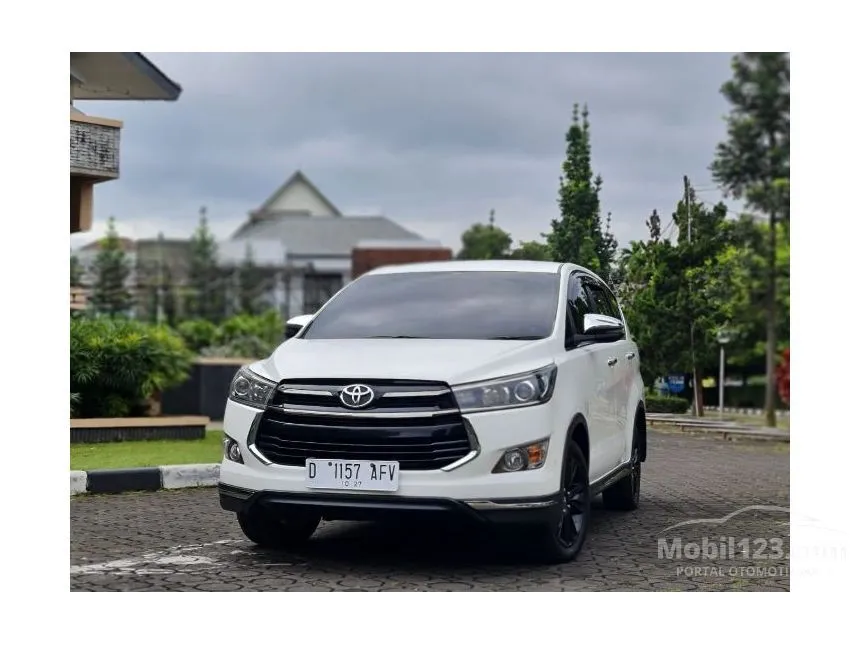 Jual Mobil Toyota Innova Venturer 2017 2.4 di Jawa Barat Automatic Wagon Putih Rp 399.000.000