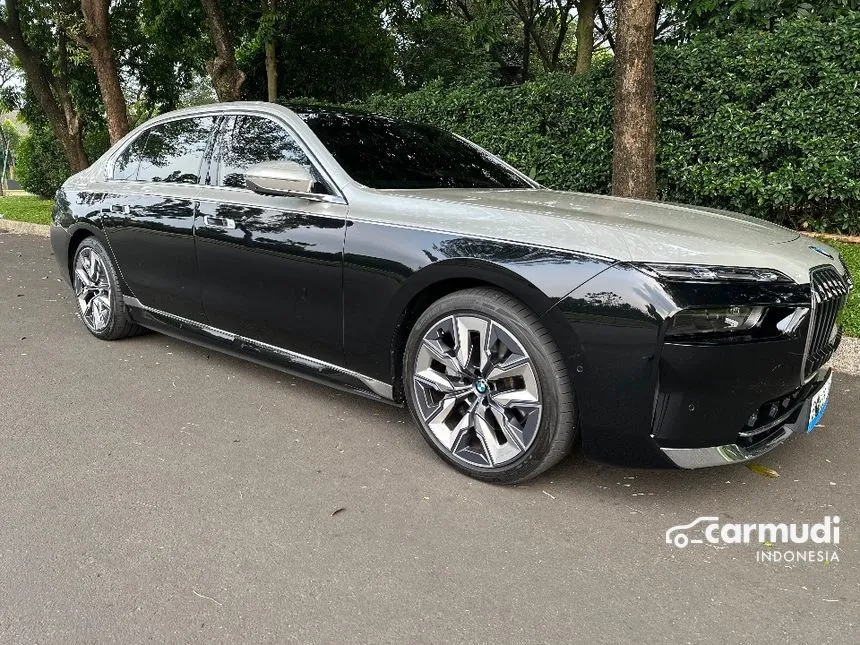 2024 BMW i7 xDrive60 Gran Lusso Sedan
