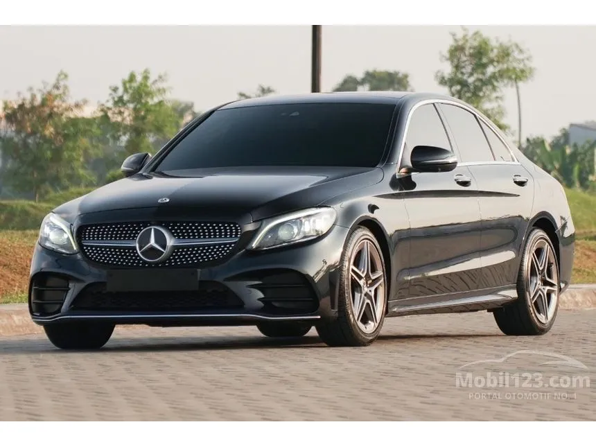 2019 Mercedes-Benz C300 AMG Line Sedan