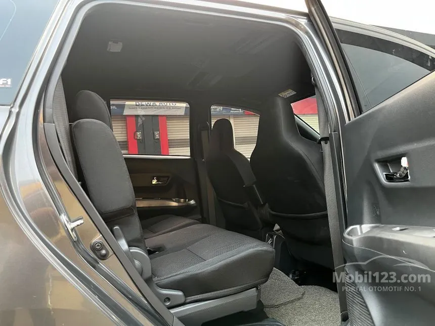 2022 Daihatsu Sigra R Deluxe MPV