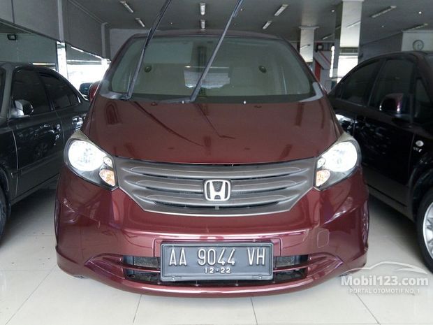 Honda Freed Mobil bekas dijual di Jawa-tengah Indonesia Honda Freed Mobil bekas dijual di Jawa-tengah Indonesia